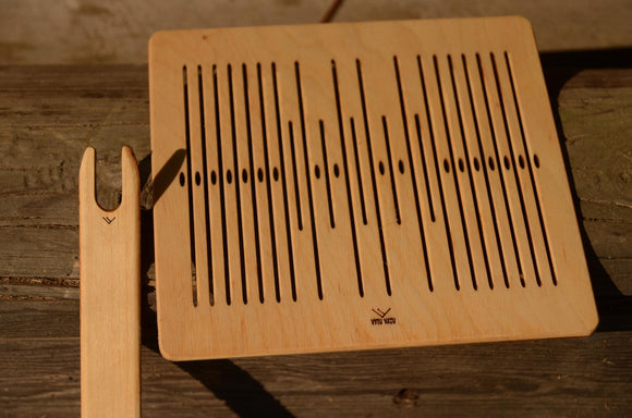 Double slotted rigid heddle, 5 pattern slots, Rigid weave, 41 Warp Threads, 5 Pattern Thread Slots, 5 pattern strings, band weaving, viking