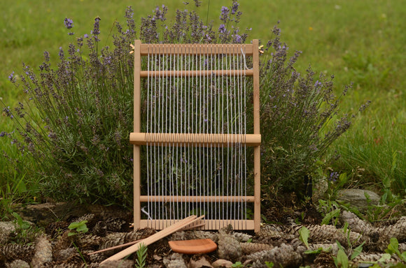 Wooden Weaving Frame Loom – Fully Assembled Beech Wood Frame with 3 Shuttles & Weaving Comb – Ready to Weave!