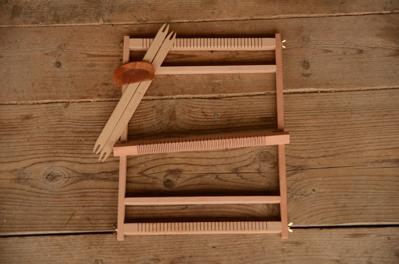 Wooden Weaving Frame Loom – 45×36 cm Beech Wood | Easy Assembly | 2 Shuttles + 2 Combs Included | Tapestry & Frame Weaving